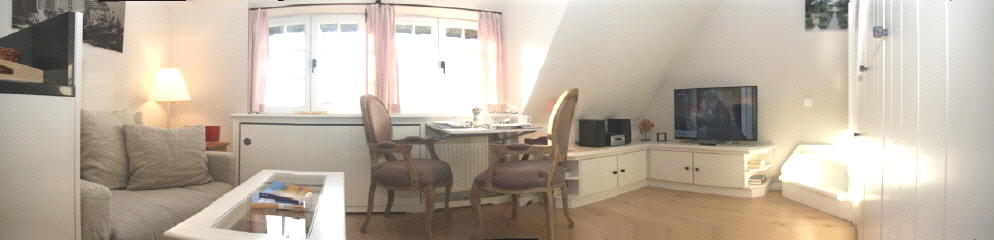 WH16 Panorama NEU Wohnzimmer mit Tisch bea web 360